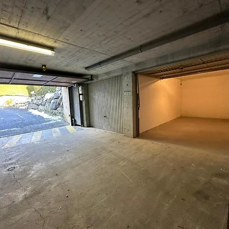 Stella Palais Garage *